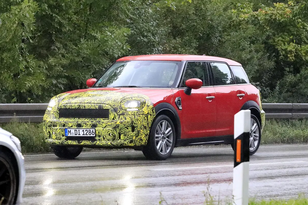 Mini Countryman restyling, le foto spia (7)