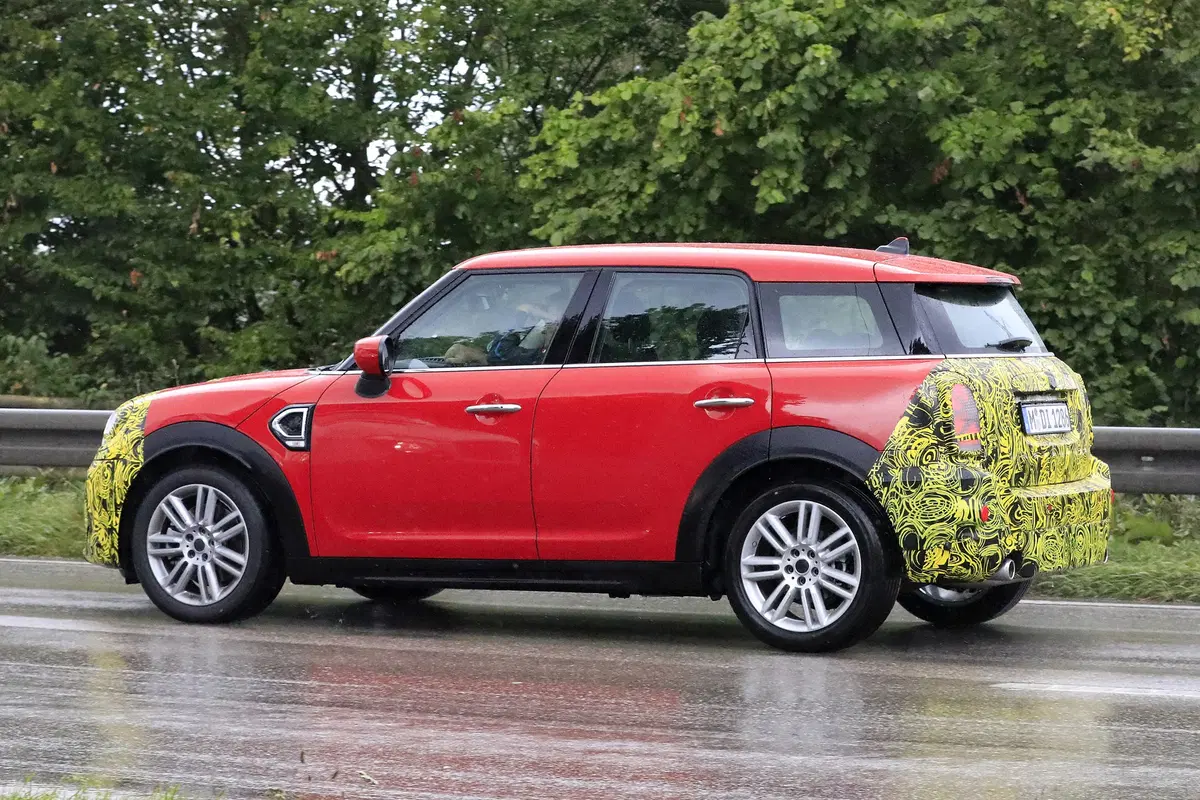 Mini Countryman restyling, le foto spia (11)