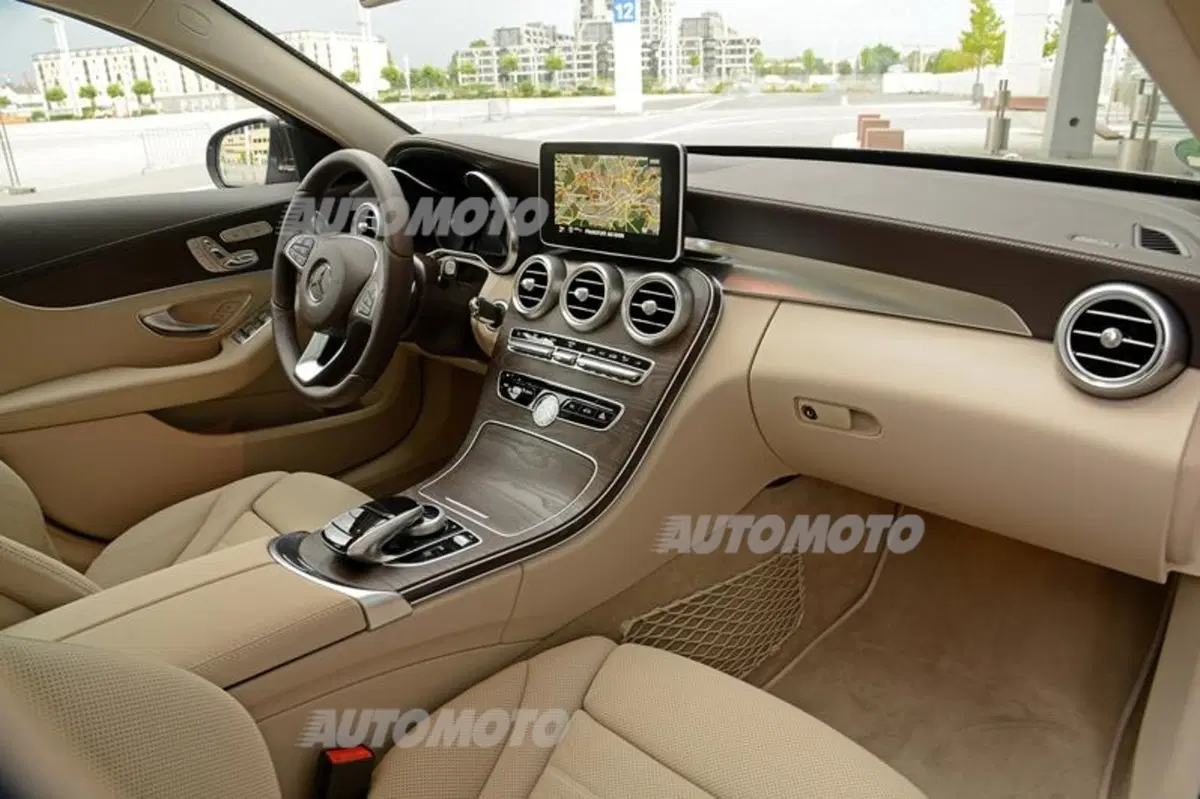 Mercedes-Benz Classe C Station Wagon 200 d Premium (16)