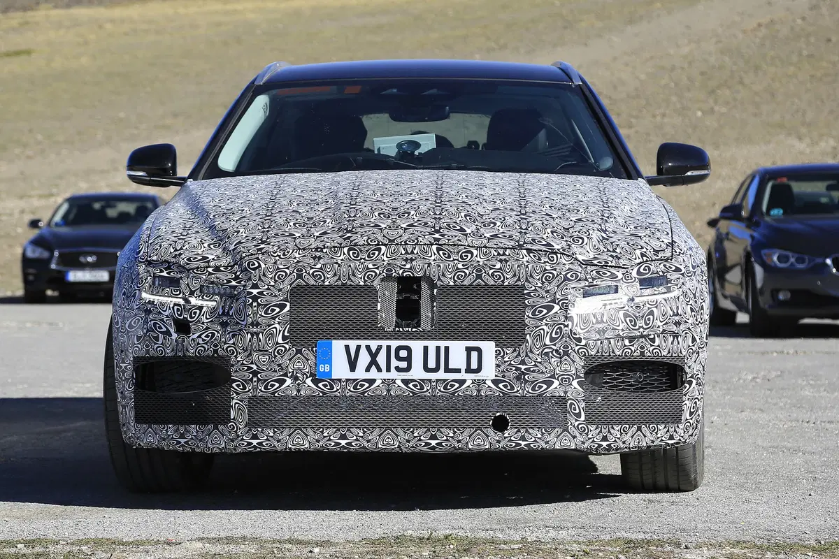 Jaguar XF Sportbrake, le foto spia  (4)