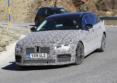 Jaguar XF Sportbrake, le foto spia 