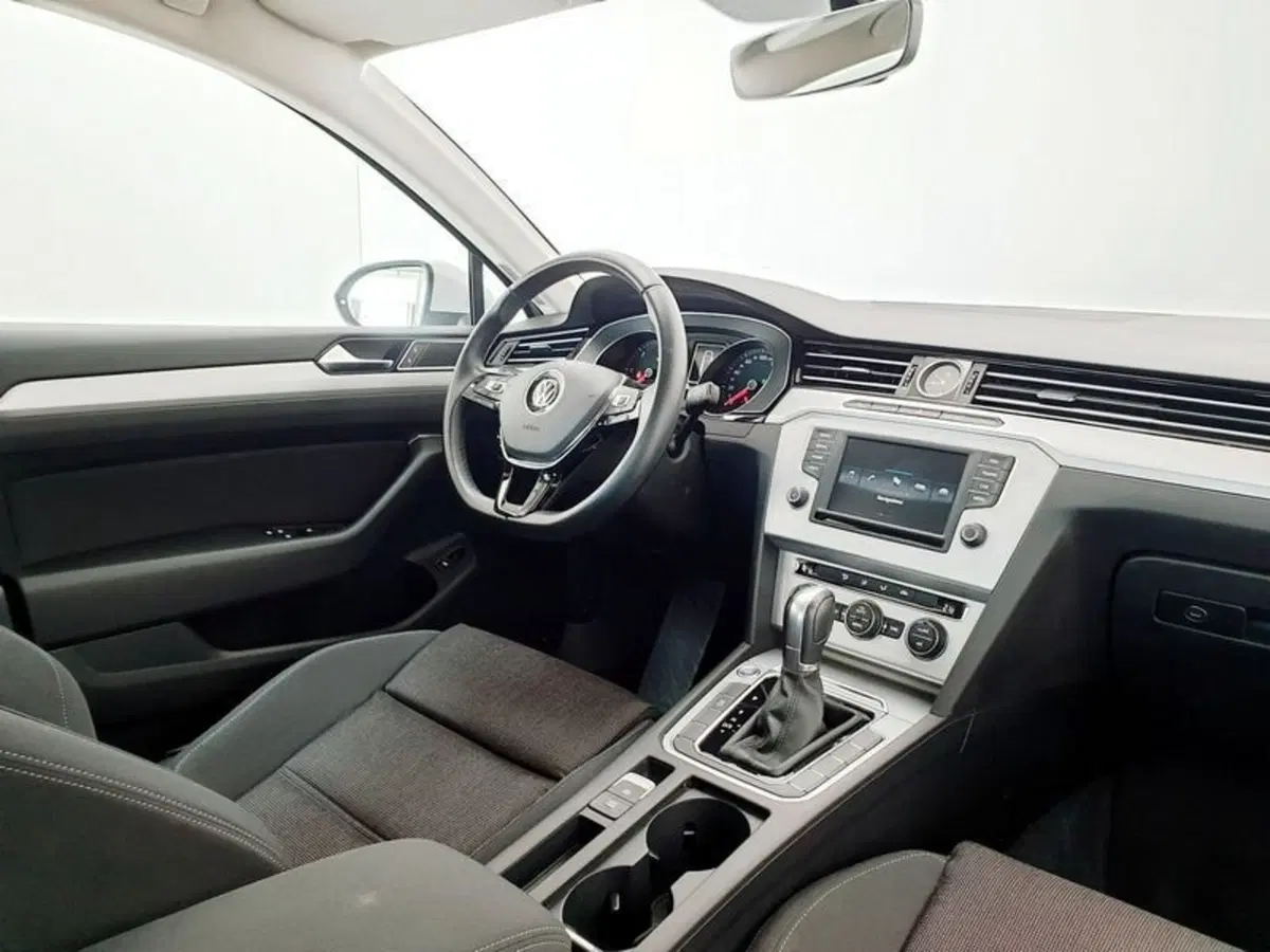 Volkswagen Passat Variant 2.0 TDI DSG Business BlueMotion Tech (41)