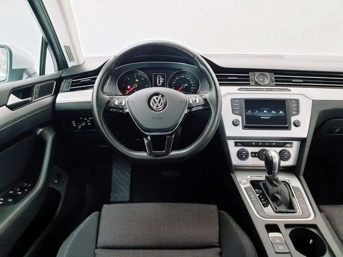 Volkswagen Passat Variant 2.0 TDI DSG Business BlueMotion Tech (37)