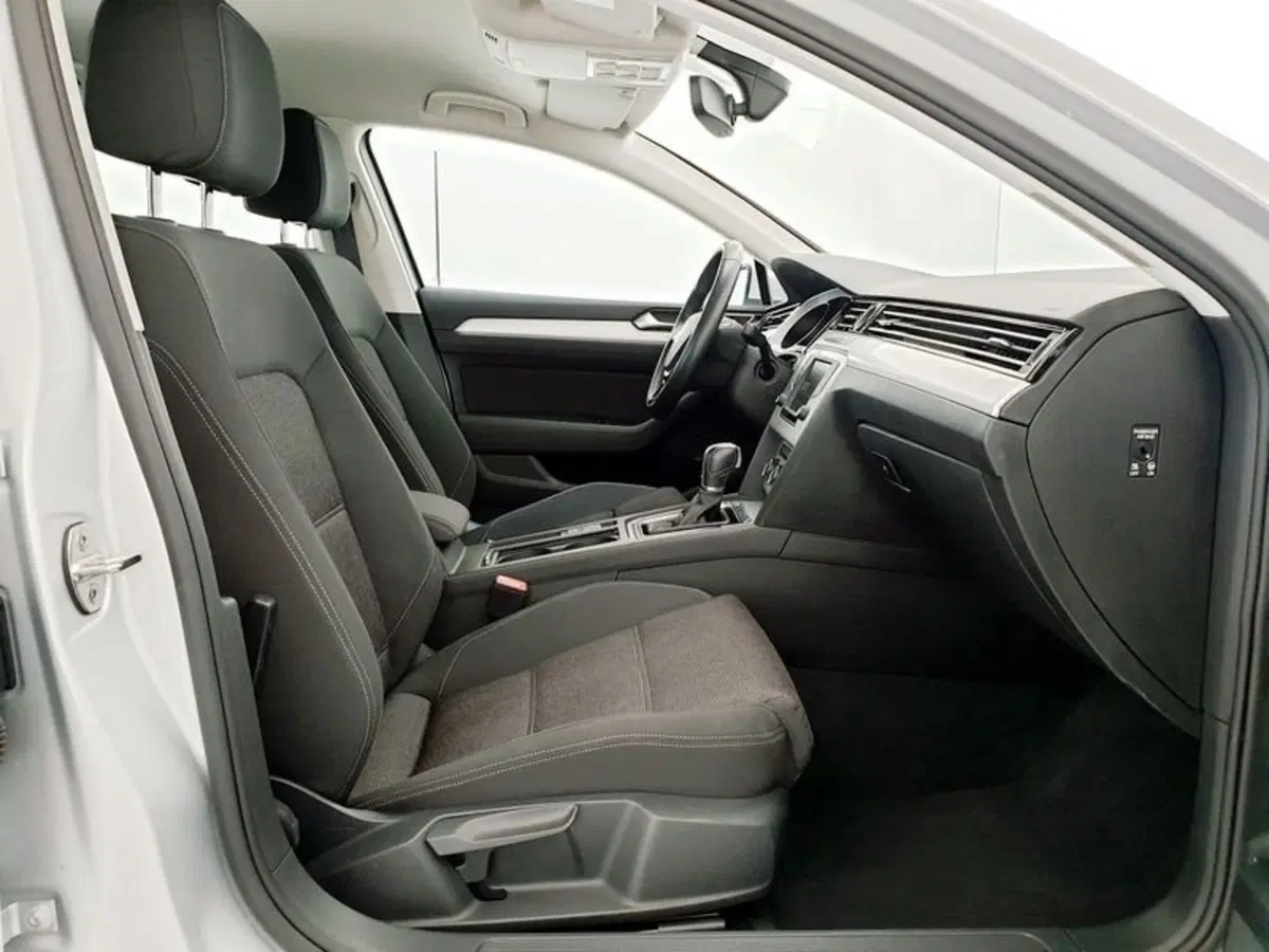 Volkswagen Passat Variant 2.0 TDI DSG Business BlueMotion Tech (38)