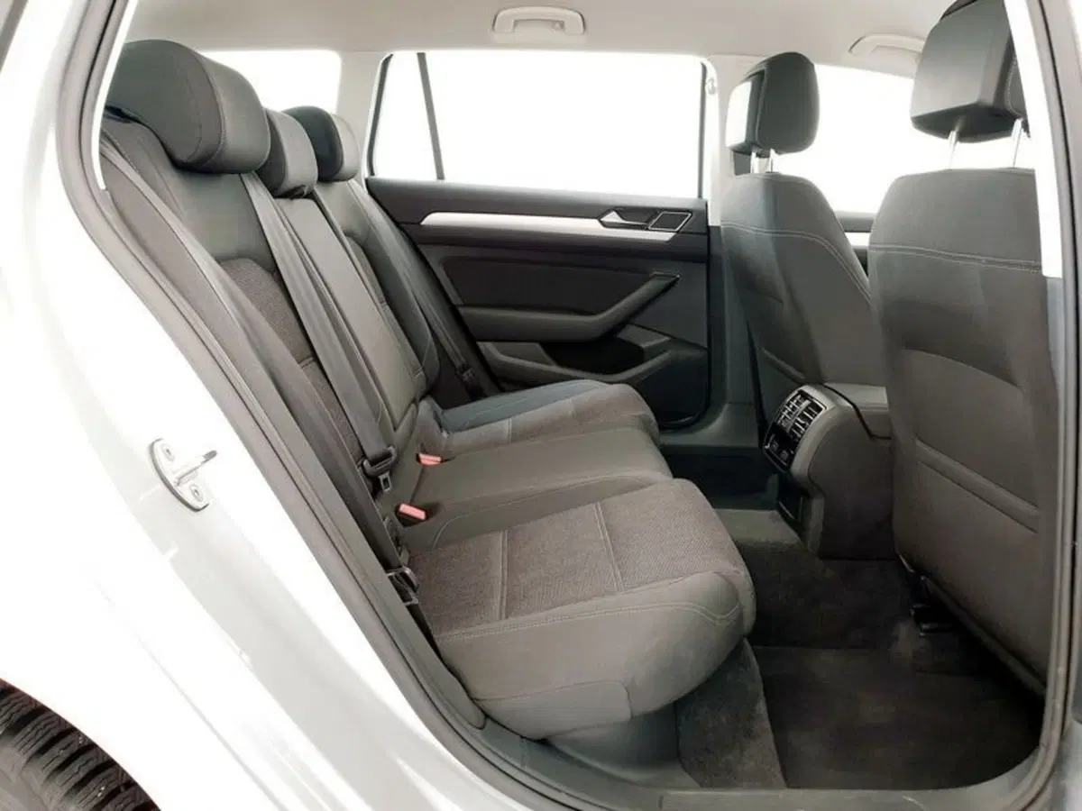 Volkswagen Passat Variant 2.0 TDI DSG Business BlueMotion Tech (39)