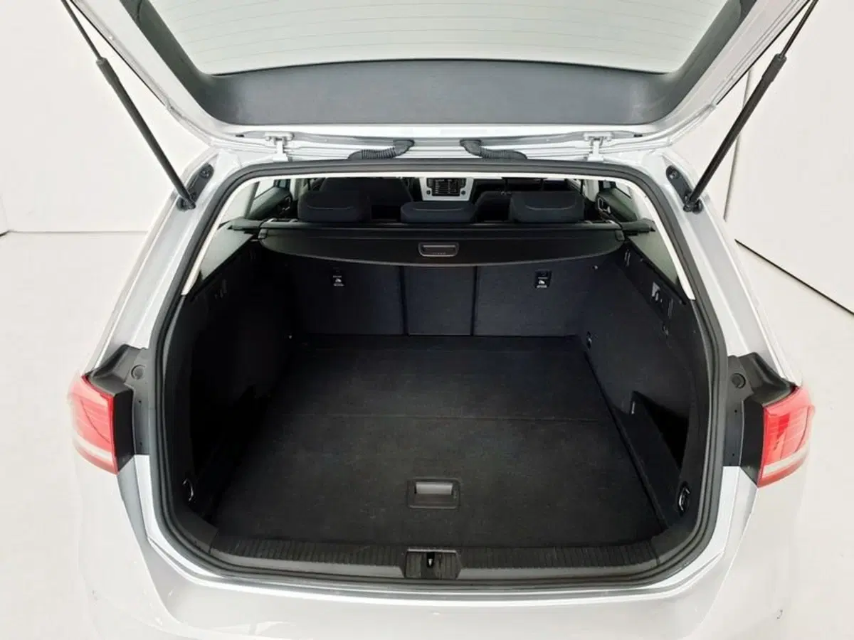 Volkswagen Passat Variant 2.0 TDI DSG Business BlueMotion Tech (40)