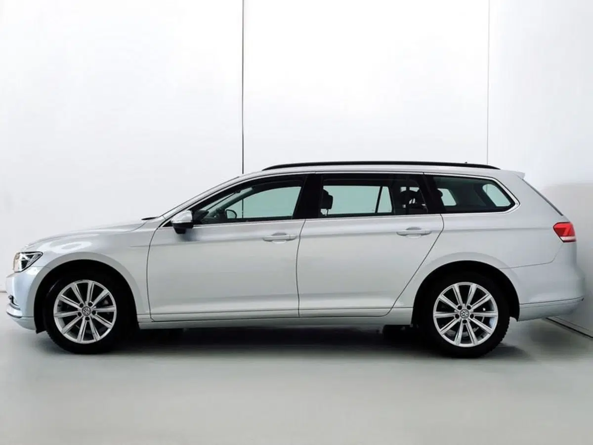 Volkswagen Passat Variant 2.0 TDI DSG Business BlueMotion Tech (28)