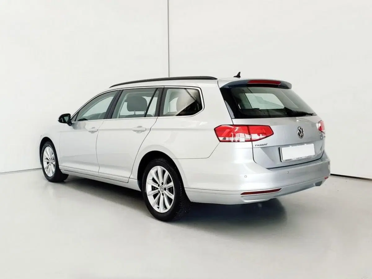 Volkswagen Passat Variant 2.0 TDI DSG Business BlueMotion Tech (30)