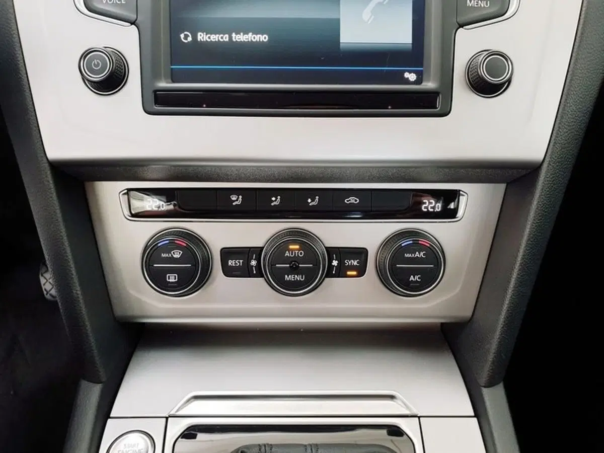 Volkswagen Passat Variant 2.0 TDI DSG Business BlueMotion Tech (43)