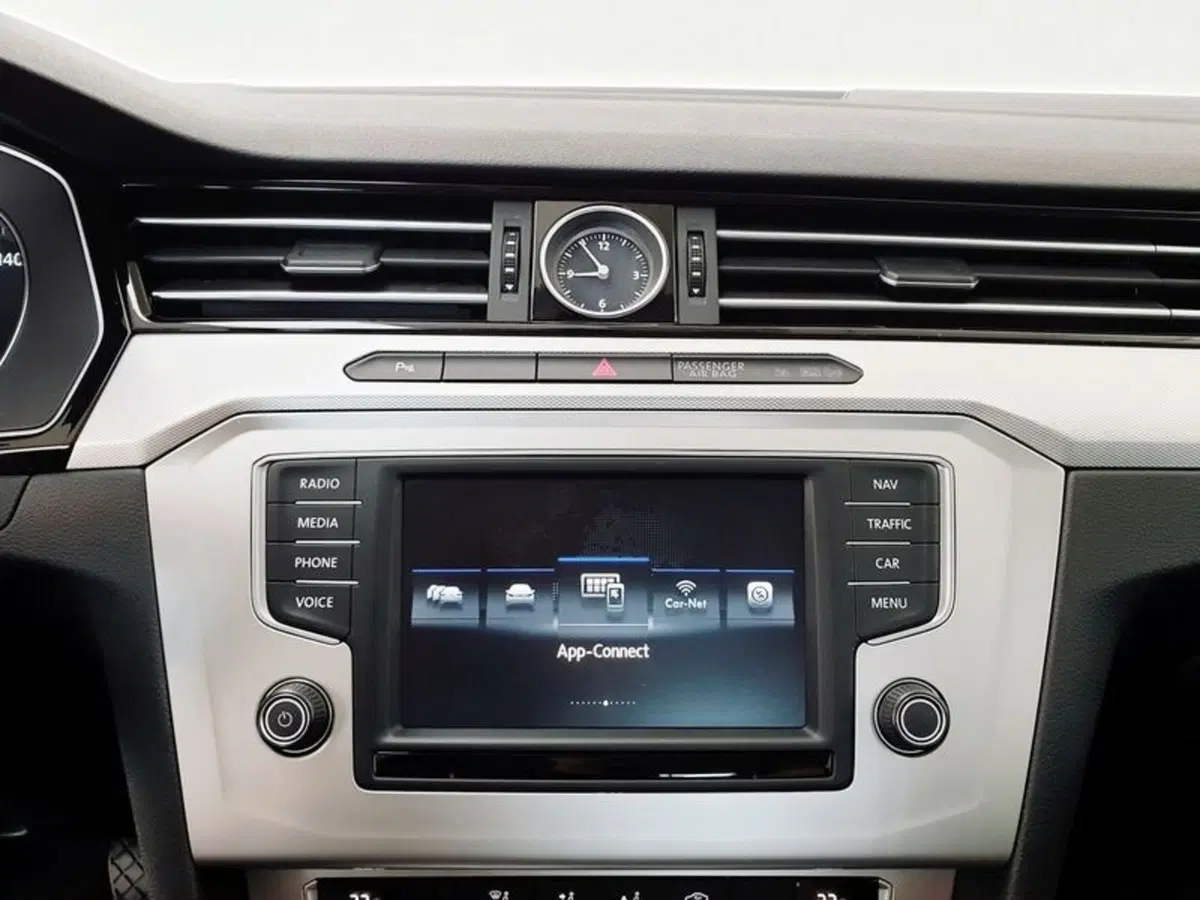 Volkswagen Passat Variant 2.0 TDI DSG Business BlueMotion Tech (44)