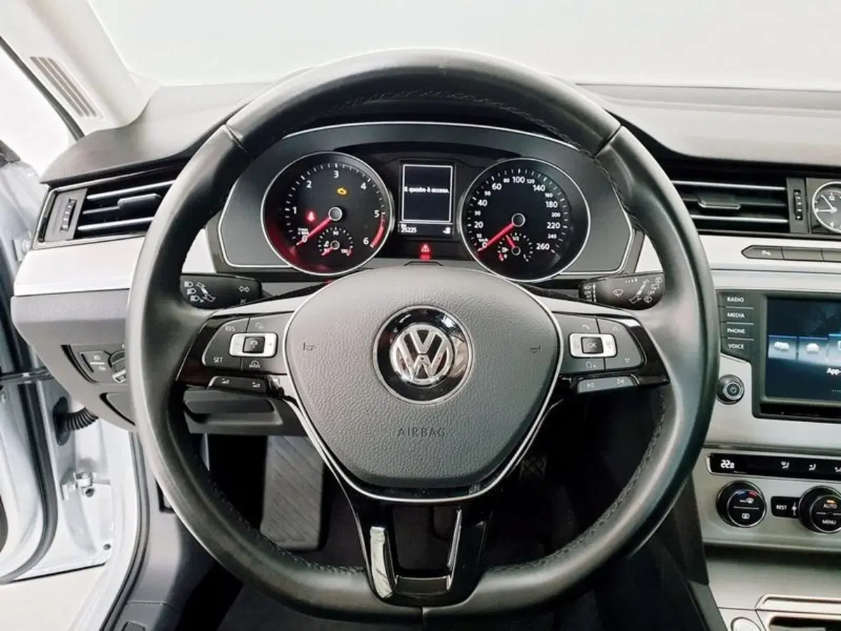 Volkswagen Passat Variant 2.0 TDI DSG Business BlueMotion Tech (45)