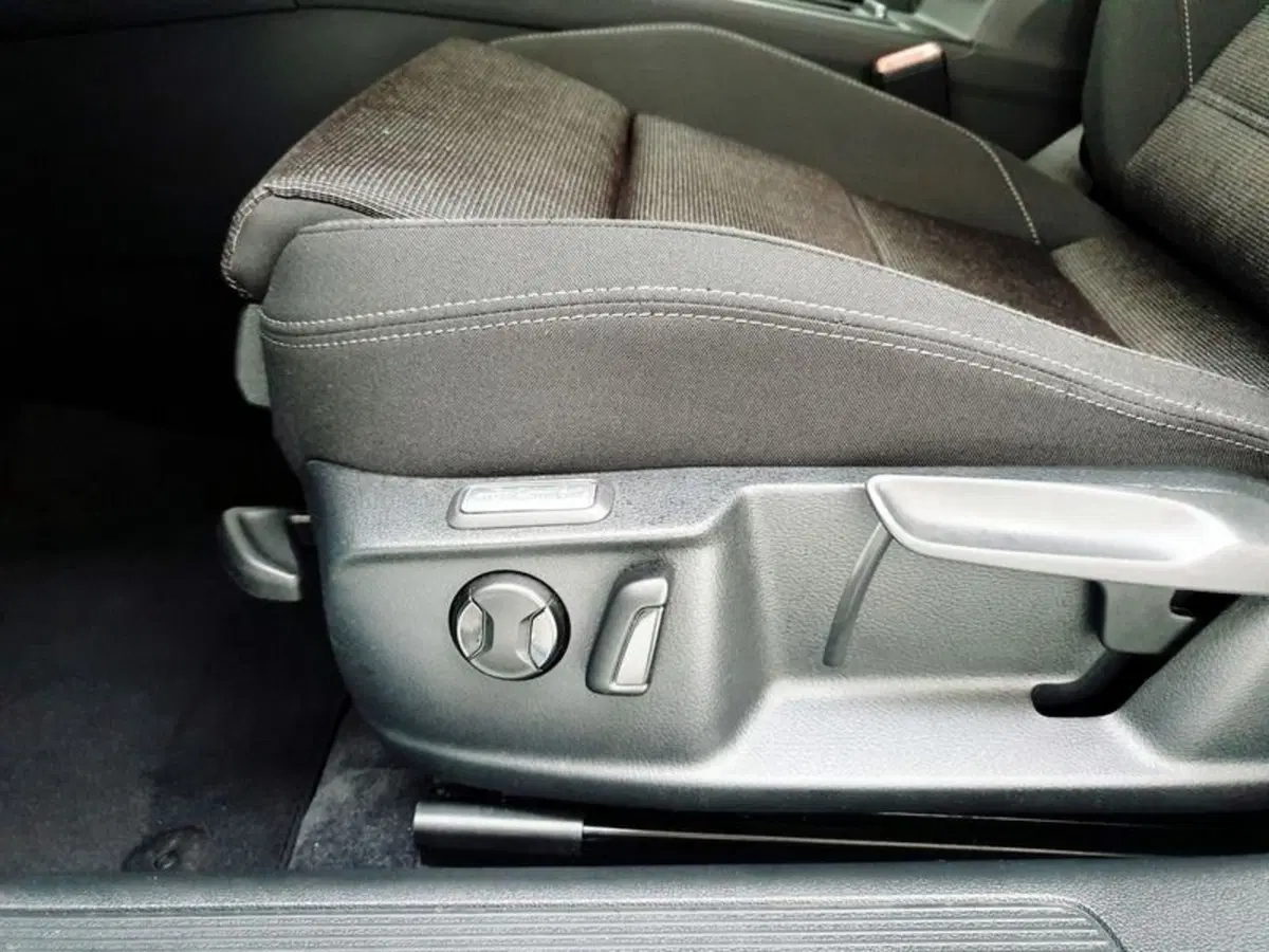 Volkswagen Passat Variant 2.0 TDI DSG Business BlueMotion Tech (48)