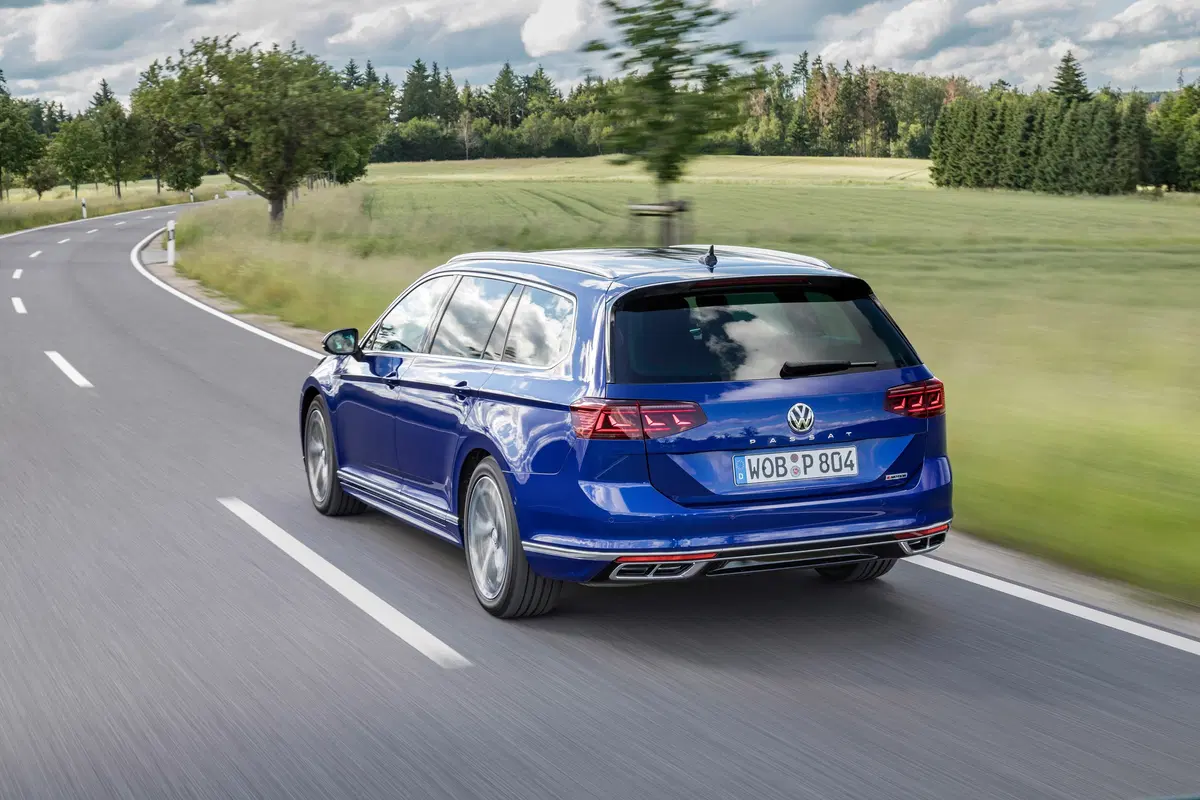 Volkswagen Passat Variant 2.0 TDI DSG Business BlueMotion Tech (34)