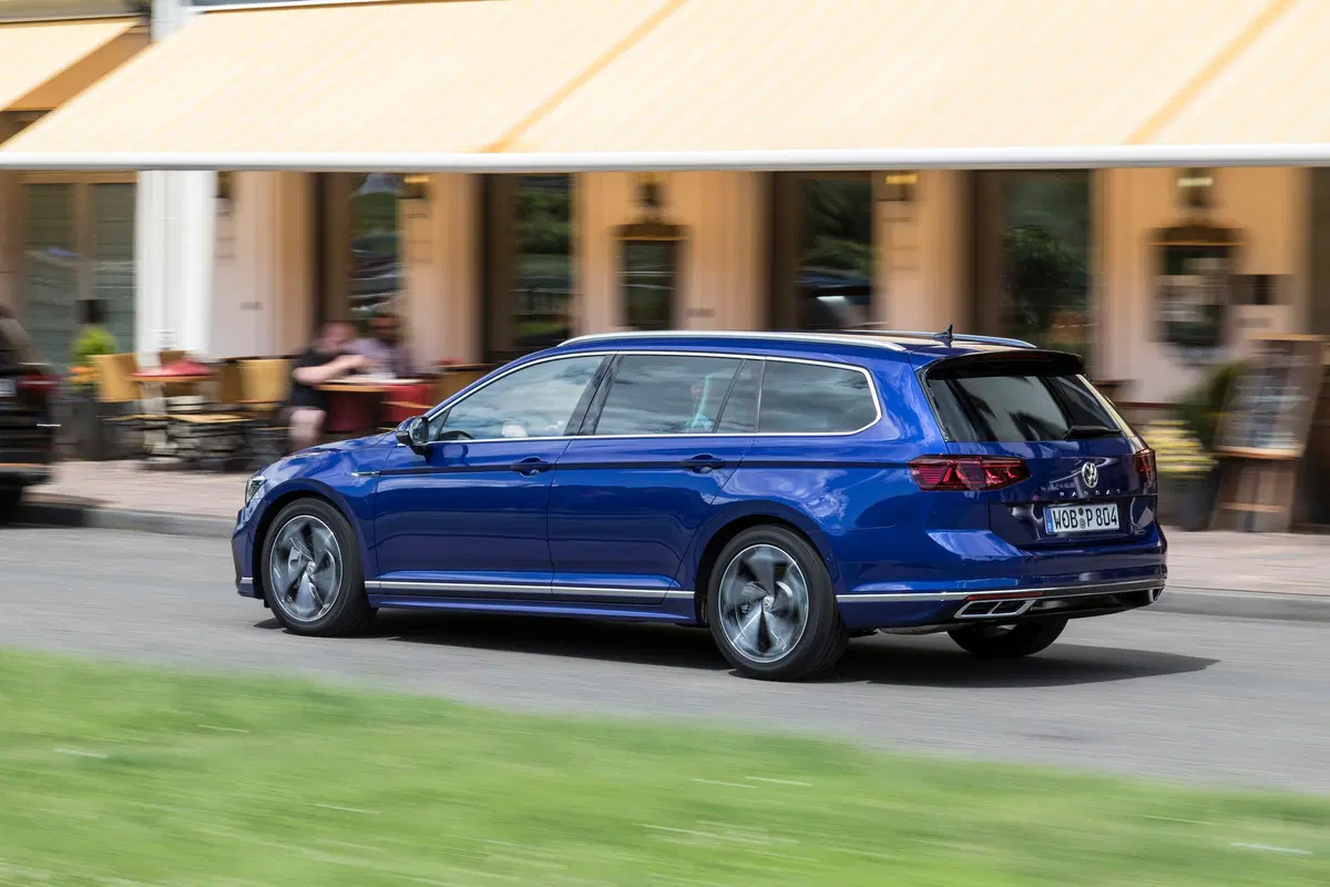 Volkswagen Passat Variant 2.0 TDI DSG Business BlueMotion Tech (35)