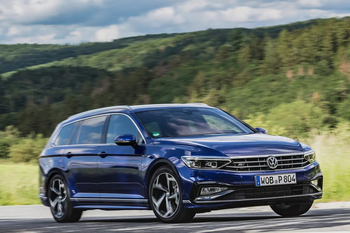 Volkswagen Passat Variant 2.0 TDI DSG Business BlueMotion Tech (32)