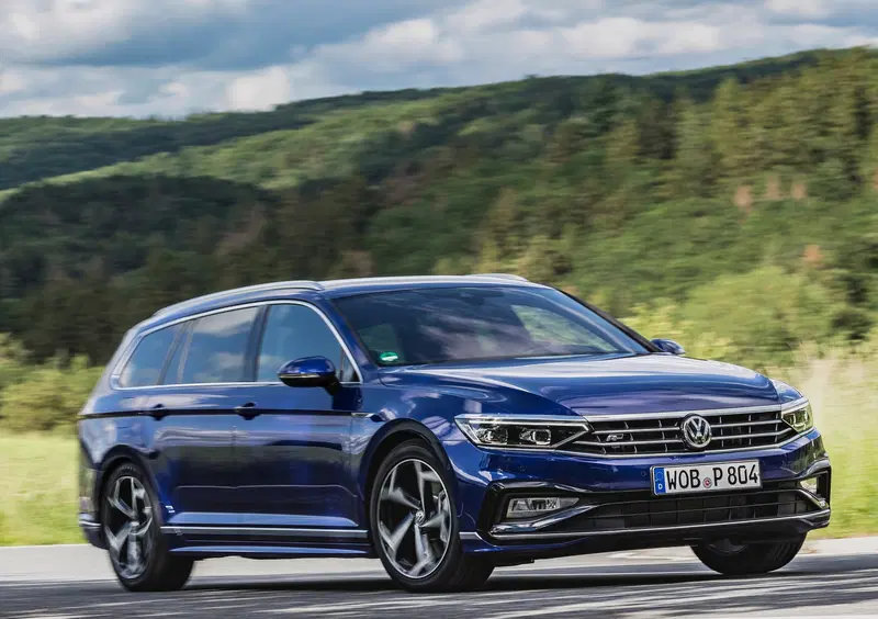 Volkswagen Passat Variant (2014-23) (32)