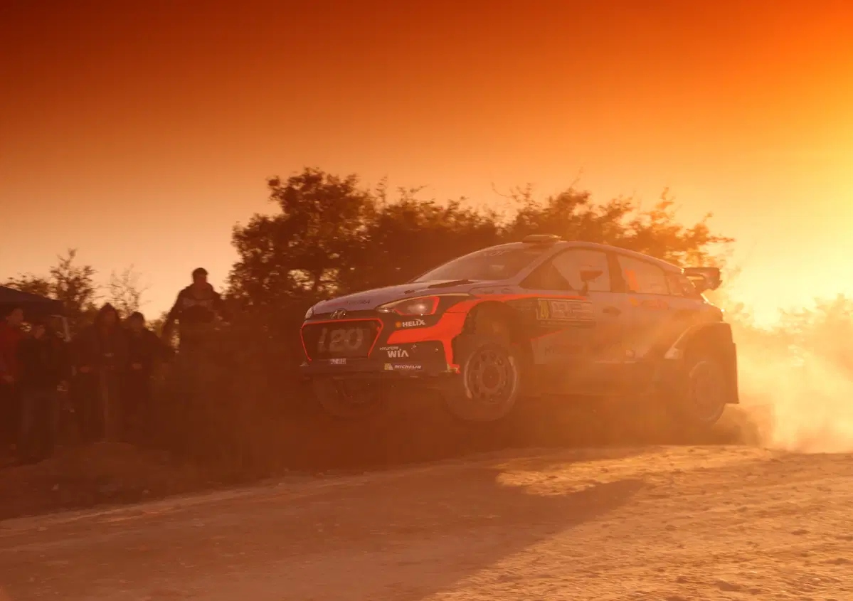 WRC16 Hayden Paddon (Hyundai) Gigantesco! Epica Prima Volta