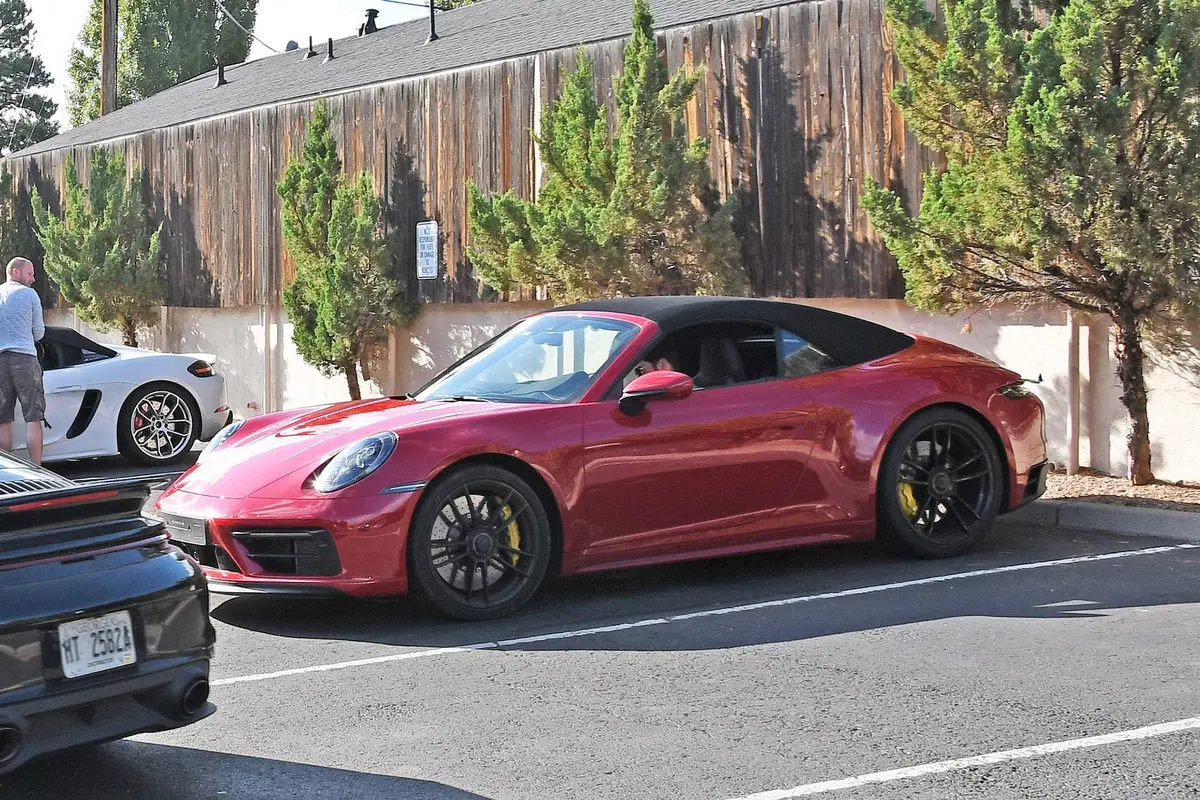 Porsche 911 GTS Cabriolet: in arrivo nel 2020 [Foto spia] (2)