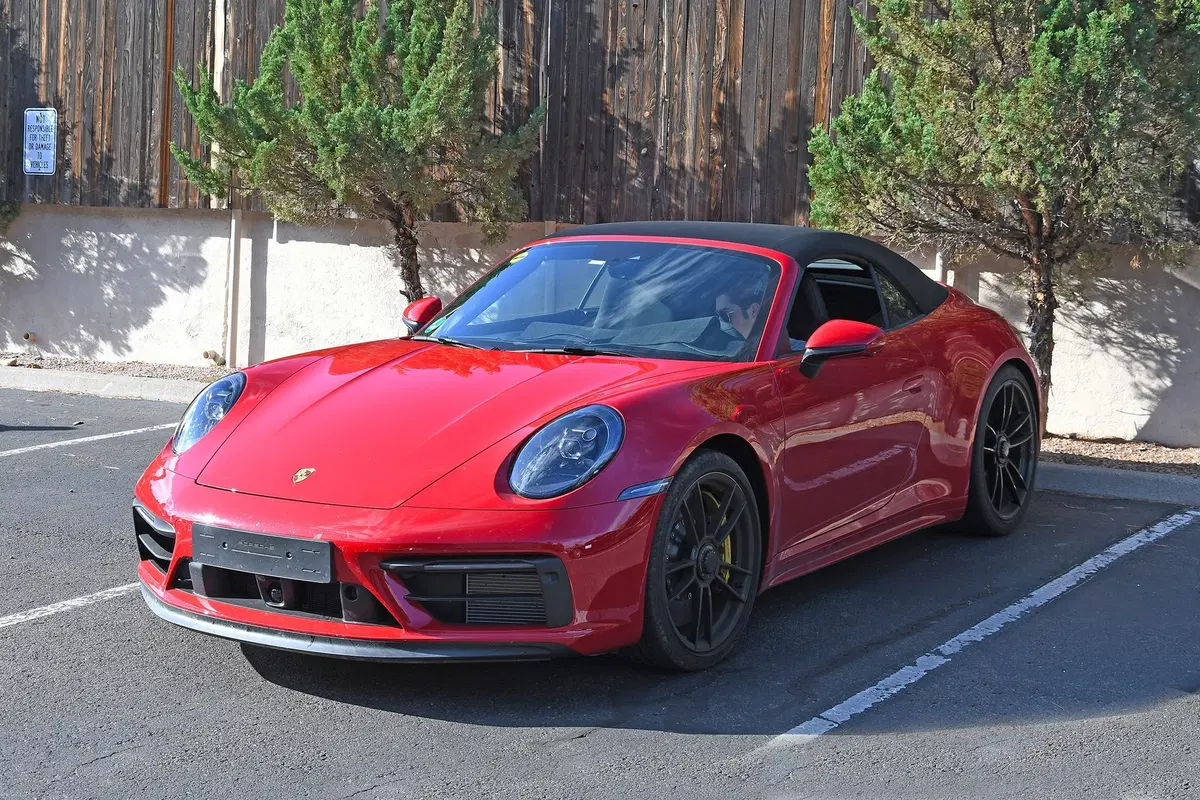 Porsche 911 GTS Cabriolet: in arrivo nel 2020 [Foto spia] (3)