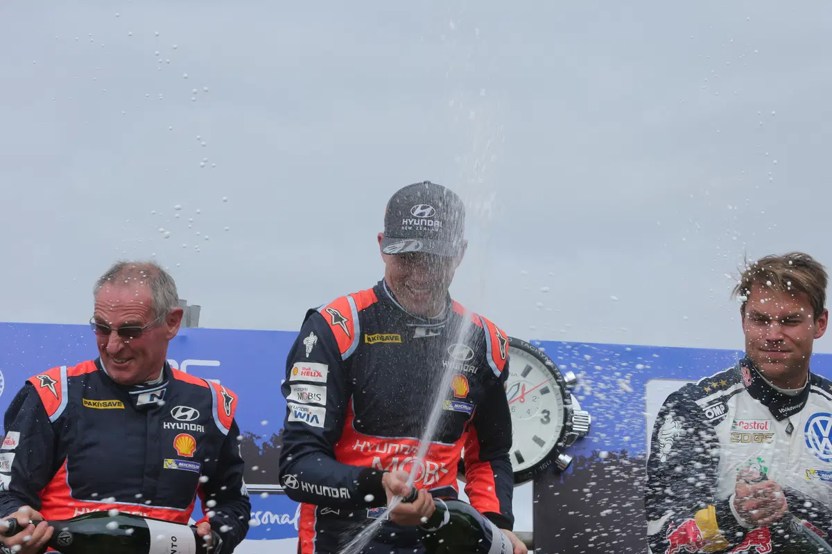 WRC16 Hayden Paddon (Hyundai) Gigantesco! Epica Prima Volta (4)
