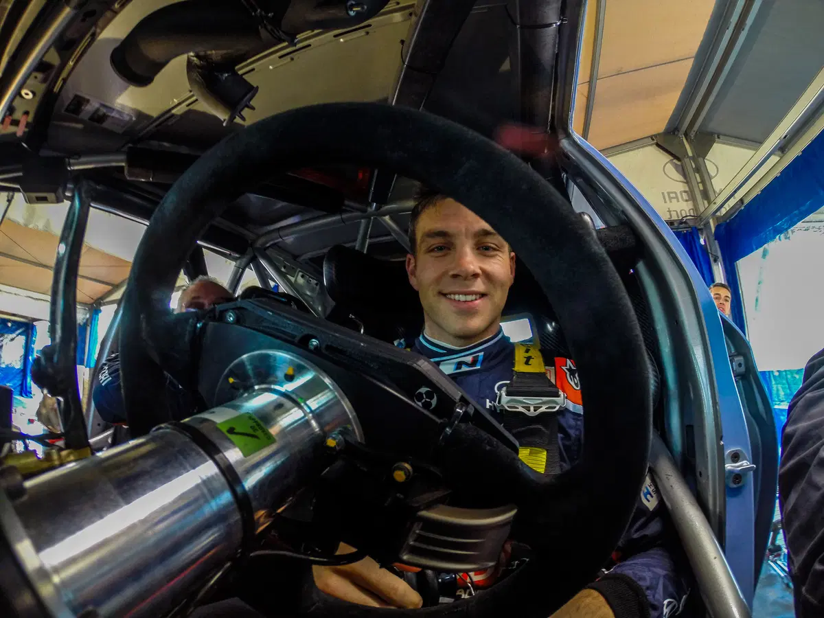 WRC16 Hayden Paddon (Hyundai) Gigantesco! Epica Prima Volta (2)