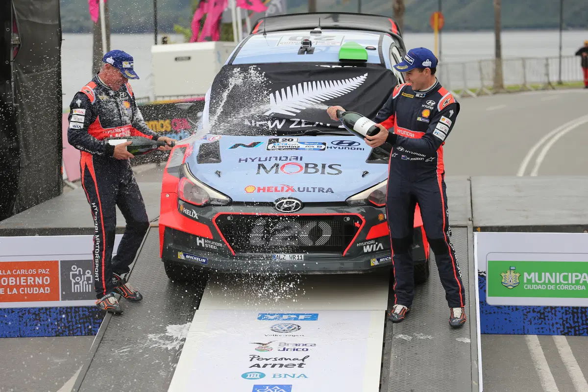 WRC16 Hayden Paddon (Hyundai) Gigantesco! Epica Prima Volta (23)