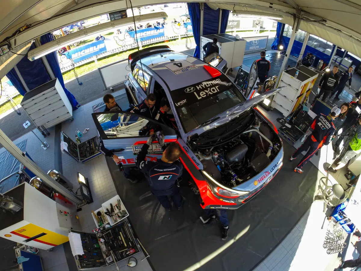 WRC16 Hayden Paddon (Hyundai) Gigantesco! Epica Prima Volta (24)