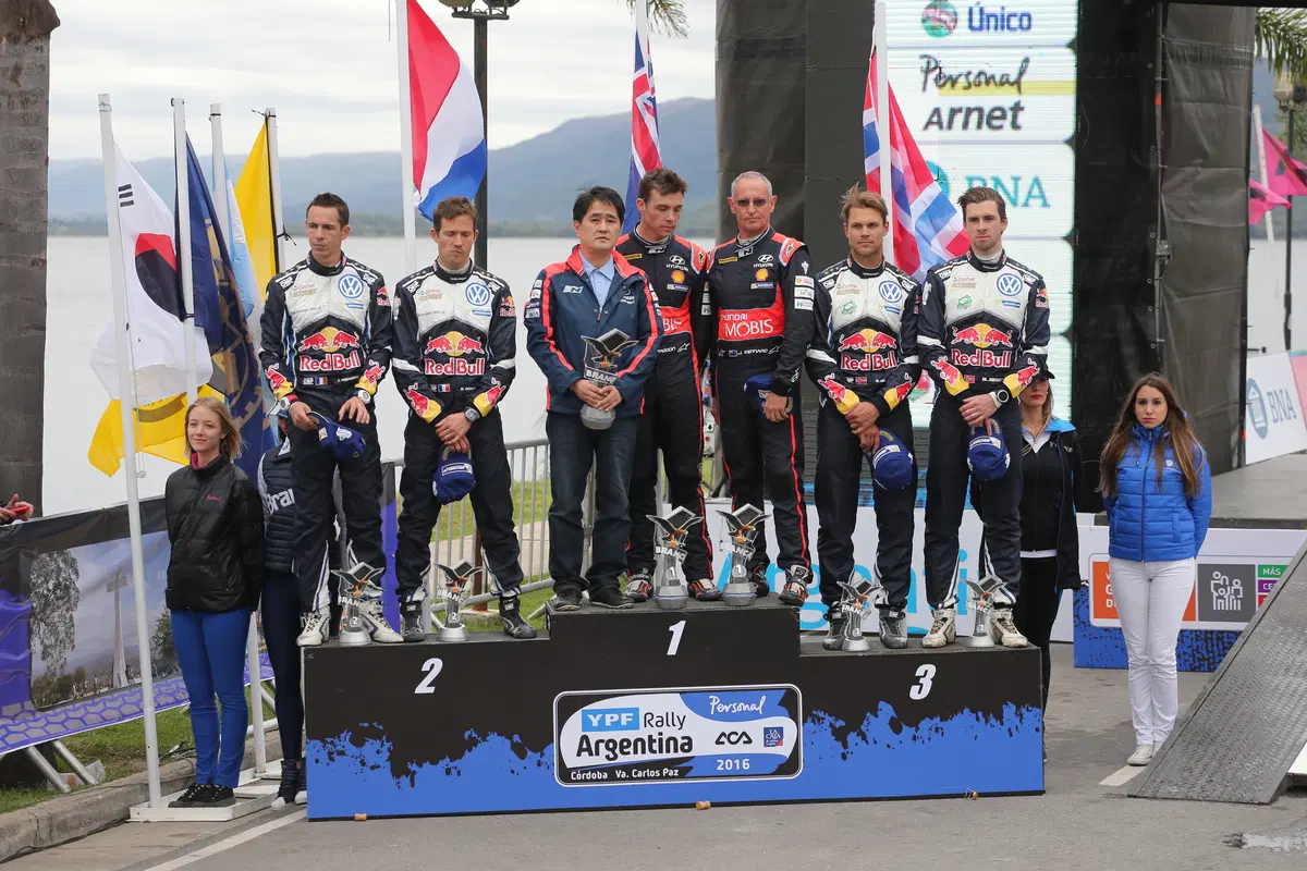 WRC16 Hayden Paddon (Hyundai) Gigantesco! Epica Prima Volta (32)