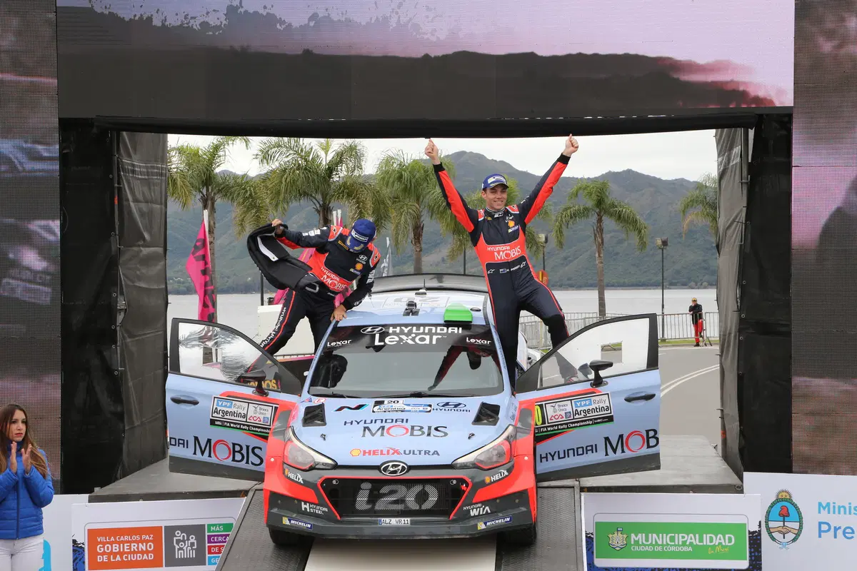 WRC16 Hayden Paddon (Hyundai) Gigantesco! Epica Prima Volta (36)