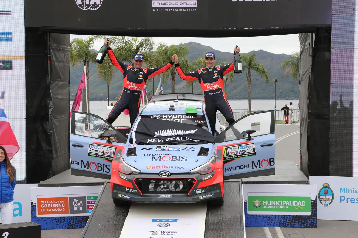 WRC16 Hayden Paddon (Hyundai) Gigantesco! Epica Prima Volta (43)
