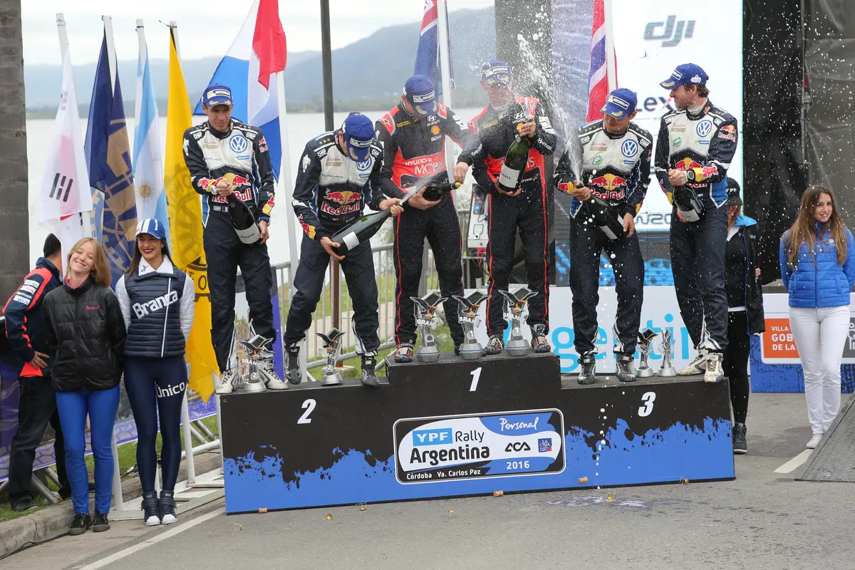 WRC16 Hayden Paddon (Hyundai) Gigantesco! Epica Prima Volta (60)