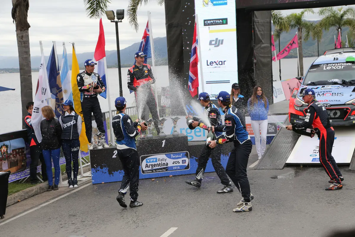 WRC16 Hayden Paddon (Hyundai) Gigantesco! Epica Prima Volta (61)