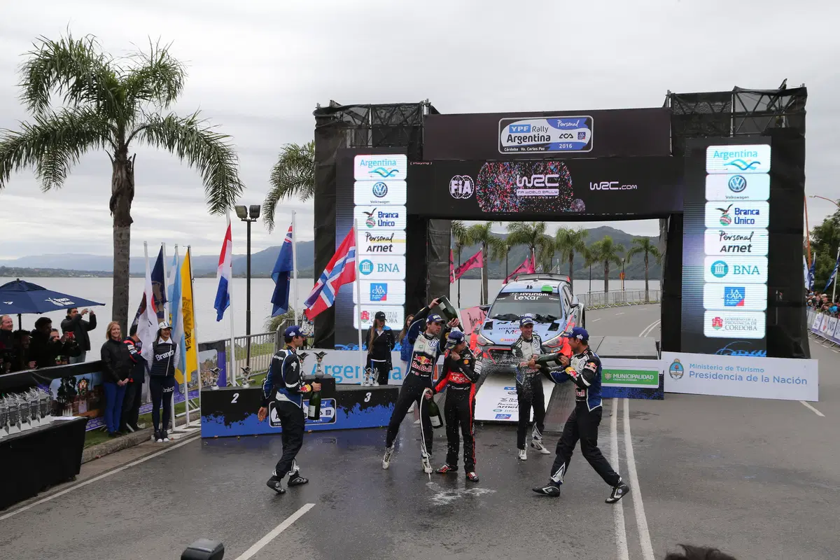 WRC16 Hayden Paddon (Hyundai) Gigantesco! Epica Prima Volta (62)