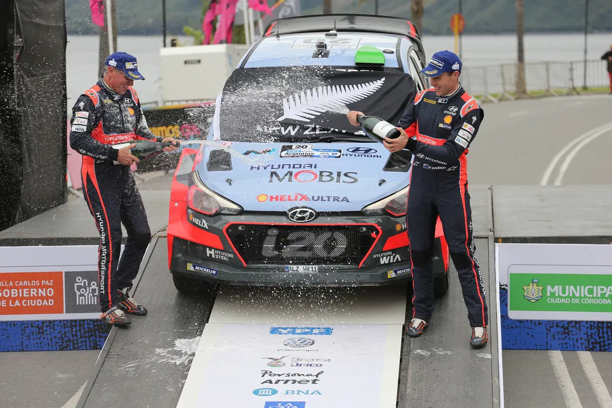 WRC16 Hayden Paddon (Hyundai) Gigantesco! Epica Prima Volta (69)