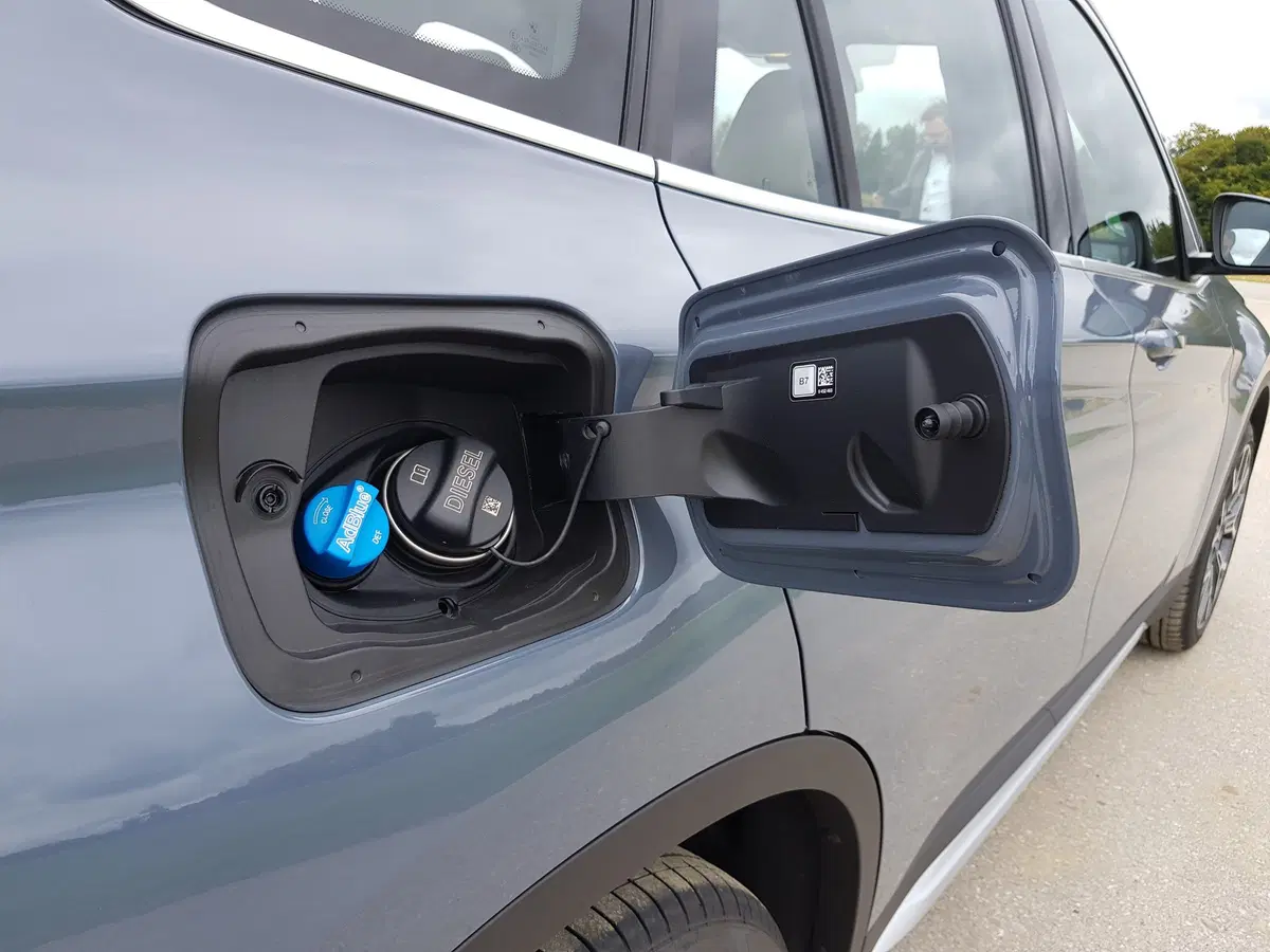 Nuovo SAV compatto BMW ibrido per il 2020: al volante di X1 xDRIVE25e [video] (12)