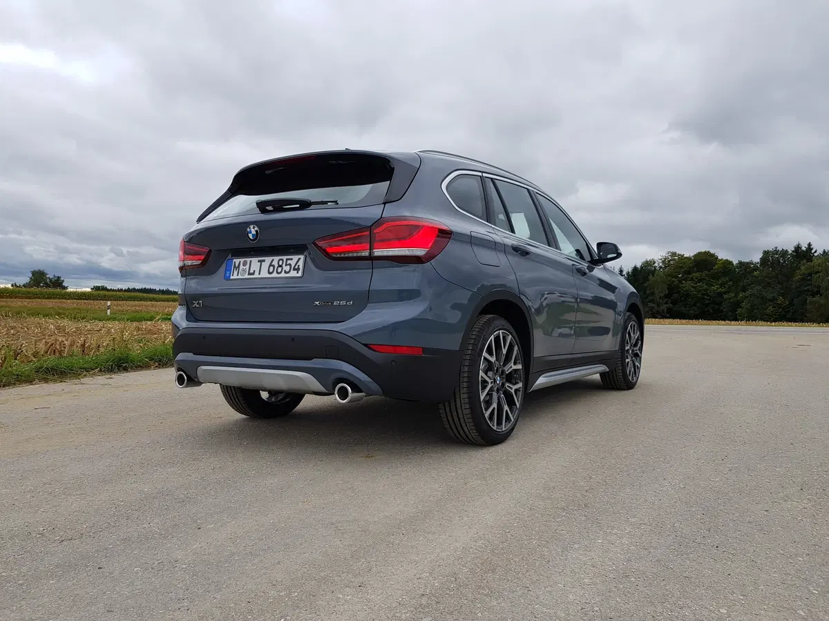 Nuovo SAV compatto BMW ibrido per il 2020: al volante di X1 xDRIVE25e [video] (15)