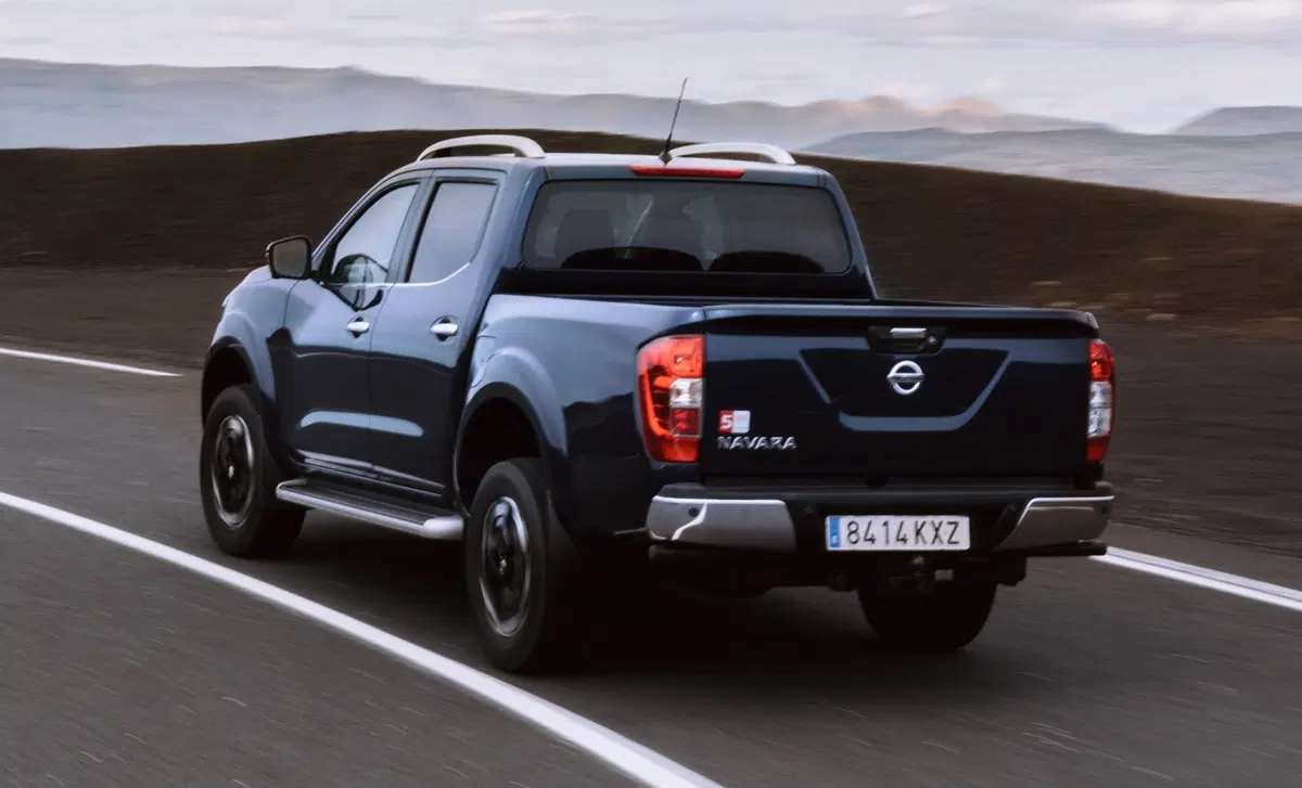 Nissan Navara 2.3 dCi 4WD King Cab Telaio Visia (4)