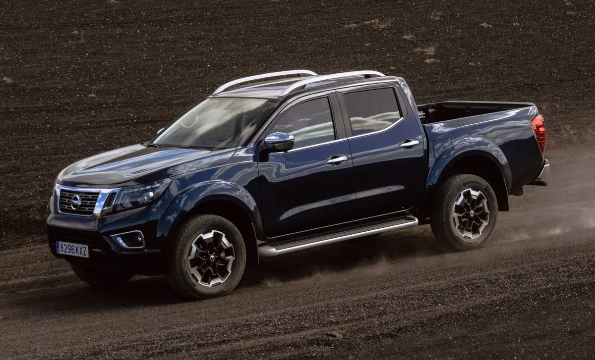Nissan Navara 2.3 dCi 4WD King Cab Telaio Visia (8)
