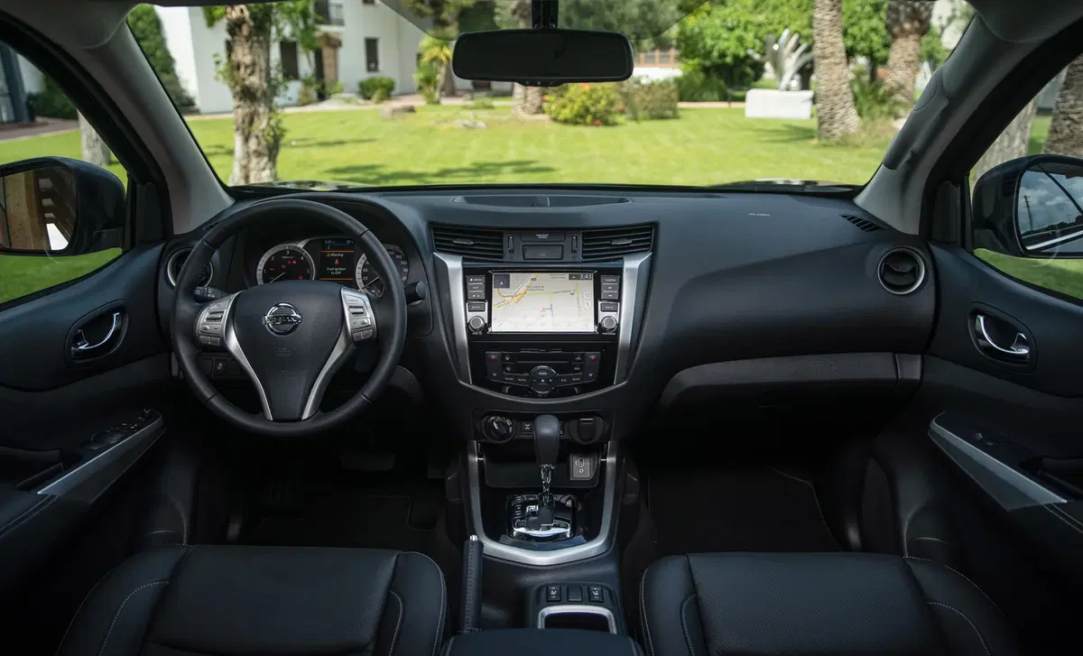 Nissan Navara 2.3 dCi 4WD King Cab Telaio Visia (11)
