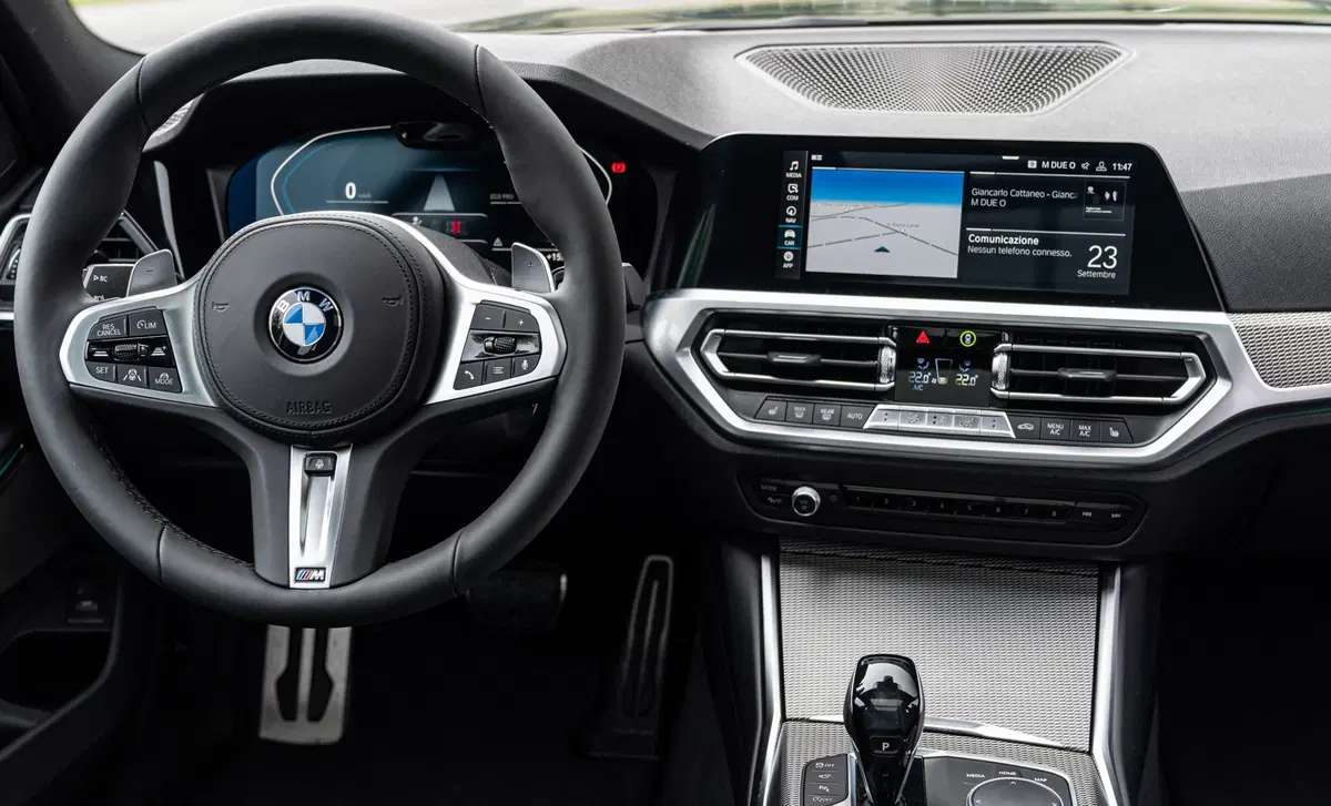 BMW Serie 3 Touring 318d 48V (31)