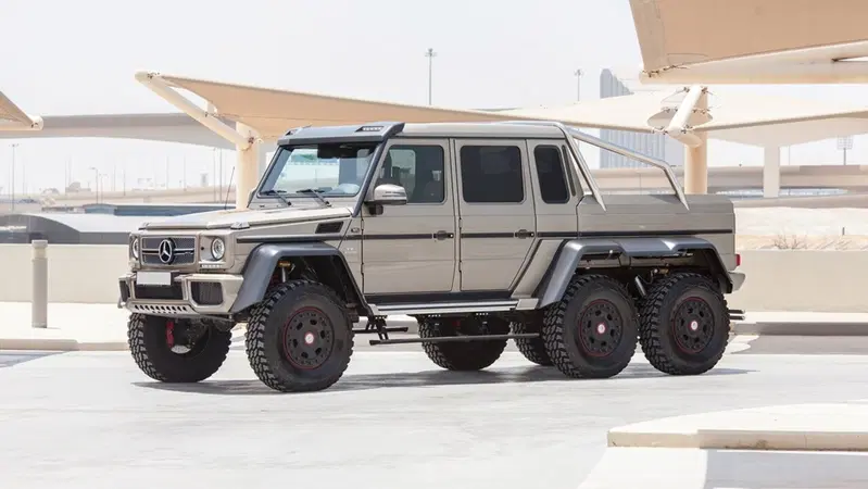 Mercedes-Benz G 63 AMG 6&times;6: all'asta il mostro a sei ruote