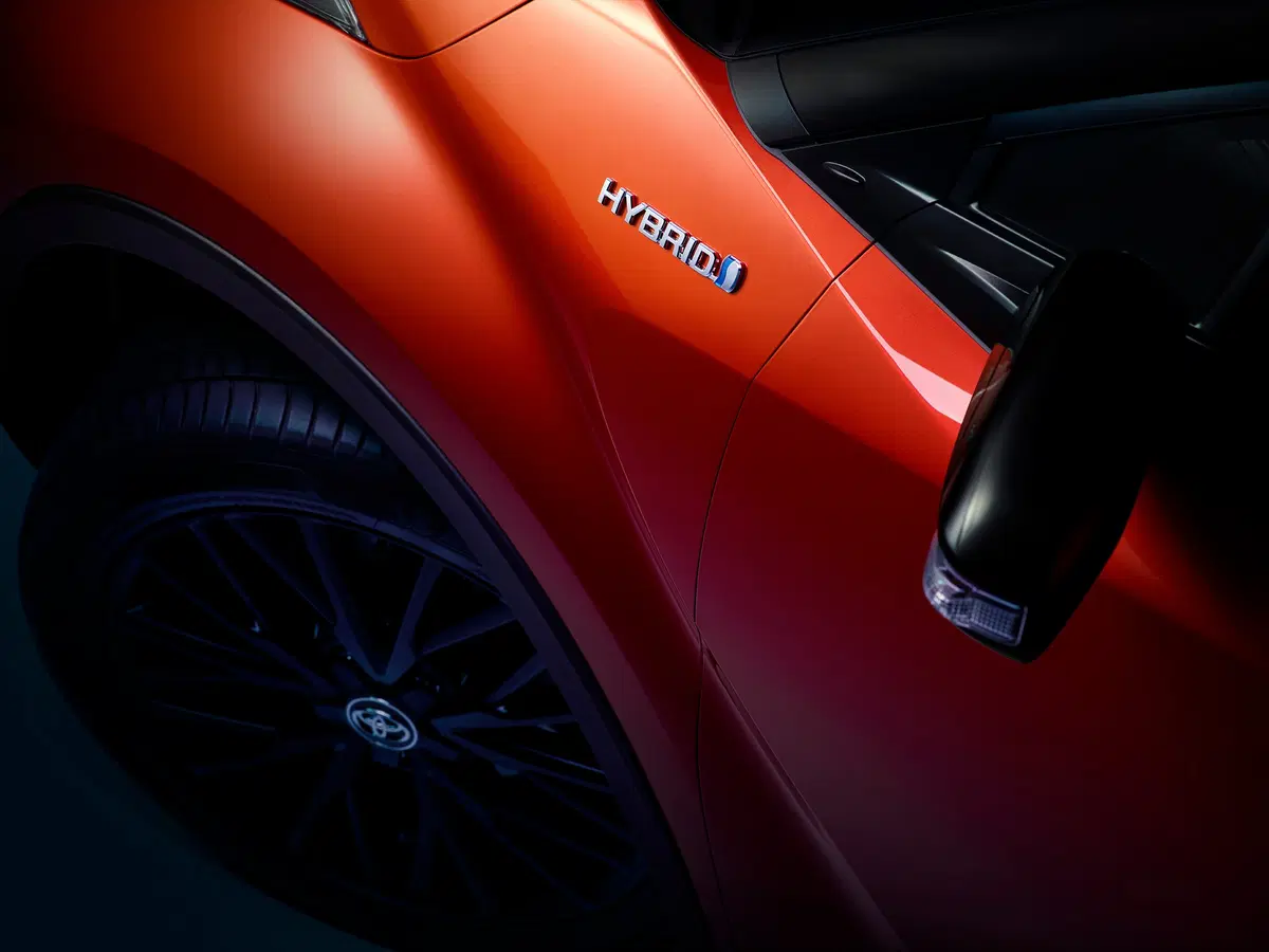 Toyota C-HR: restyling e nuovo motore hybrid da 184 CV (5)