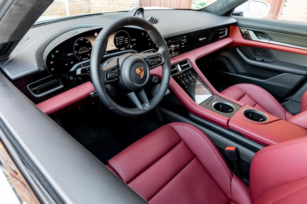 Porsche Taycan: prova della Turbo S da 761 CV [Video] (12)
