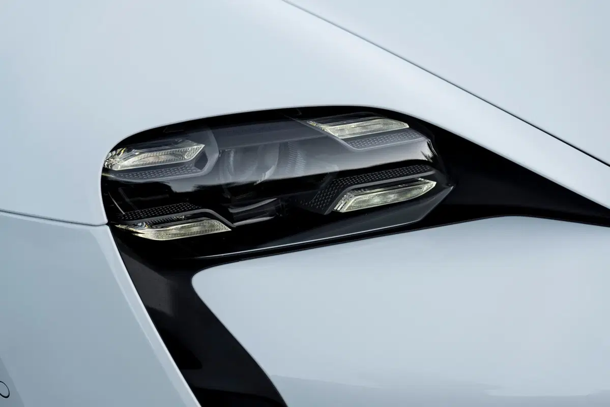 Porsche Taycan: prova della Turbo S da 761 CV [Video] (2)