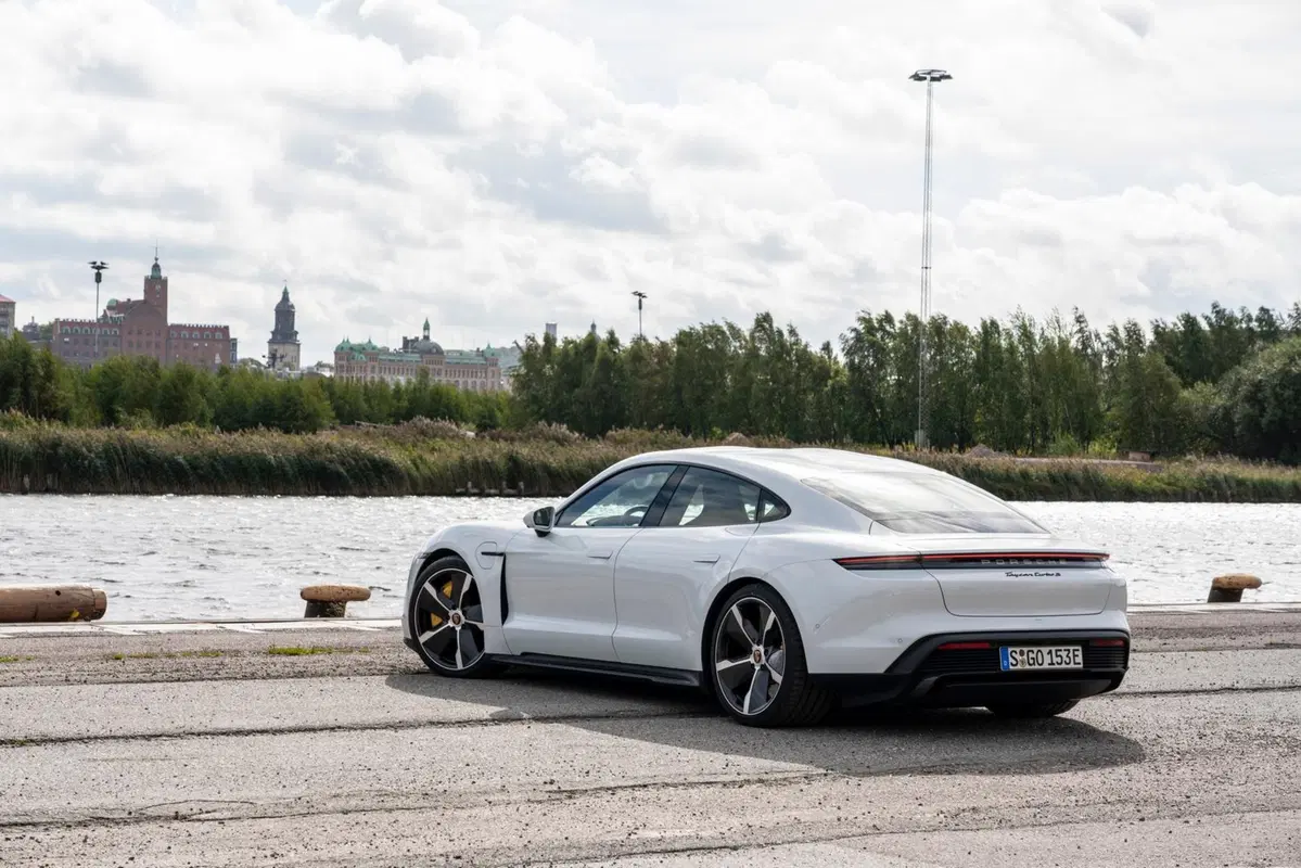 Porsche Taycan: prova della Turbo S da 761 CV [Video] (5)