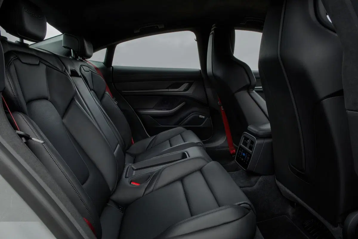 Porsche Taycan: prova della Turbo S da 761 CV [Video] (5)
