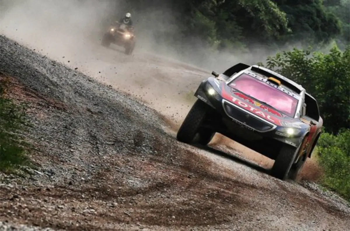 Tre Peugeot 2008 DKR16 al Silk Way Rally in Cina (2)