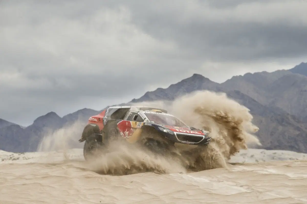 Tre Peugeot 2008 DKR16 al Silk Way Rally in Cina