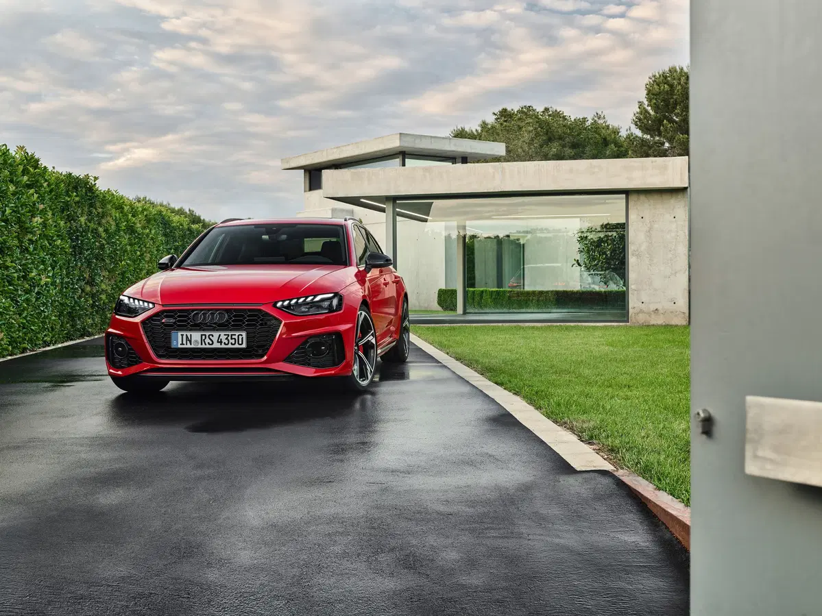 Audi RS 4 Avant 2020, la wagon si rinnova (3)