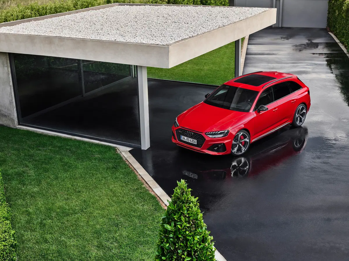 Audi RS 4 Avant 2020, la wagon si rinnova (4)